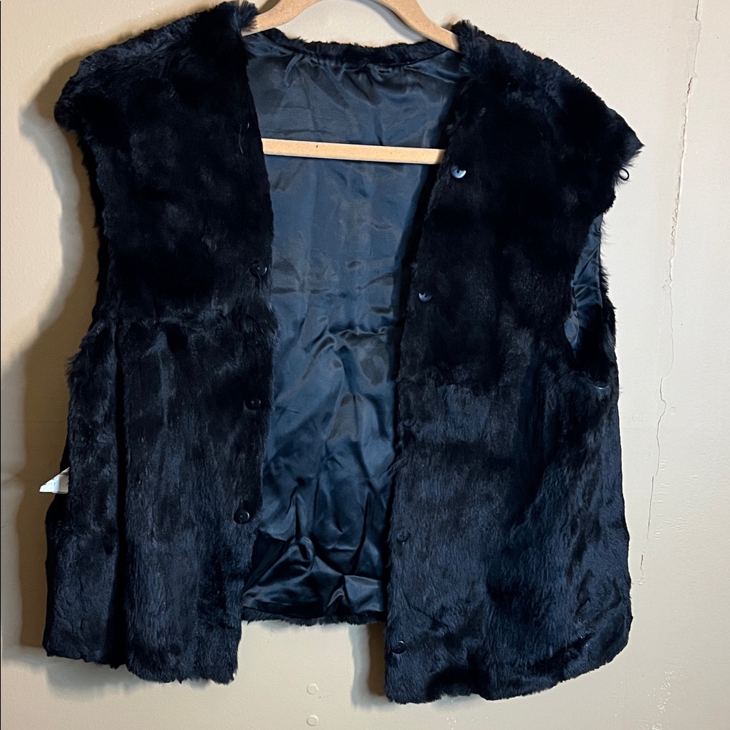 Chic Black Rabbit Fur Vest